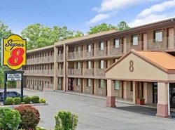 Super 8 by Wyndham Laurel