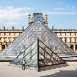 Louvre Museum, Paris Accommodation Florida