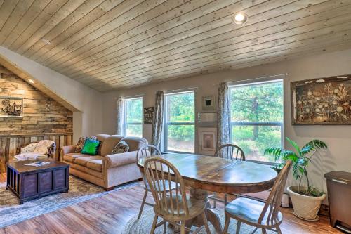 Charming Apt 1 Mile From Palmer Lake Near USAFA! - thumb 2