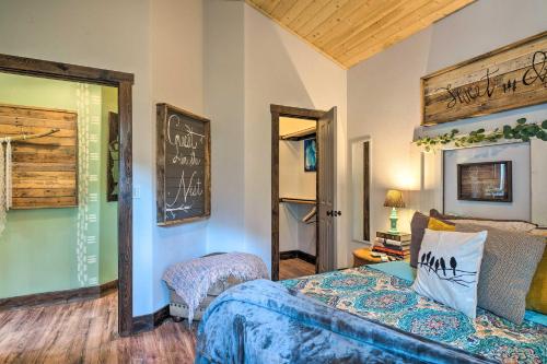 Charming Apt 1 Mile From Palmer Lake Near USAFA! - thumb 1