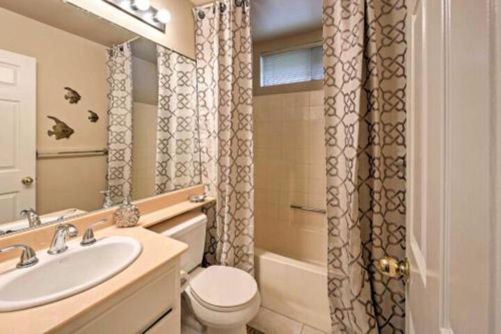 Central Corona House W / Spacious Backyard! - thumb 0