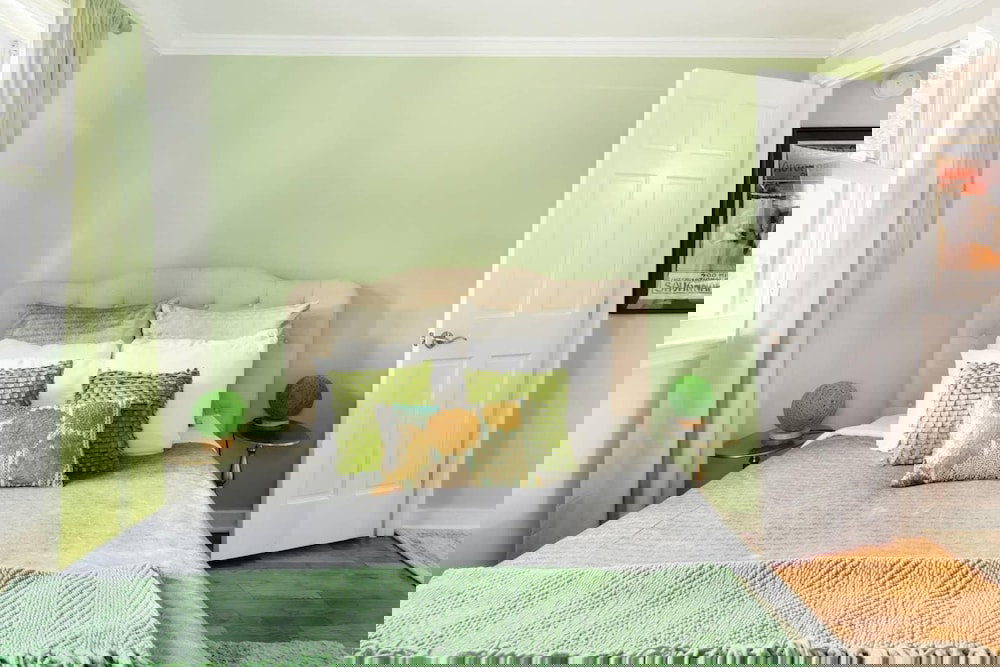 Vibrant, Colorful Condo Building With Backyard Firepit And Games - thumb 5