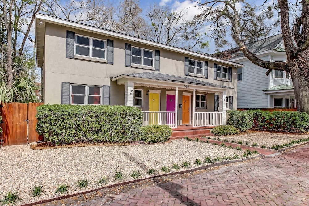 Vibrant, Colorful Condo Building With Backyard Firepit And Games - thumb 3