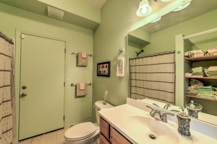 Serene Tropical Volcano Home On Private Half Acre! - thumb 3