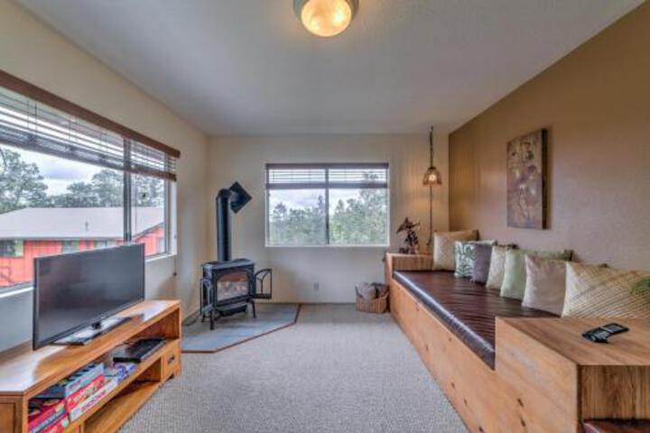 Serene Tropical Volcano Home On Private Half Acre! - thumb 1