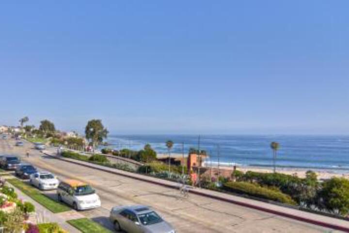 310 1 / 2 Iris Ave. 3 Bedroom Condo - thumb 0