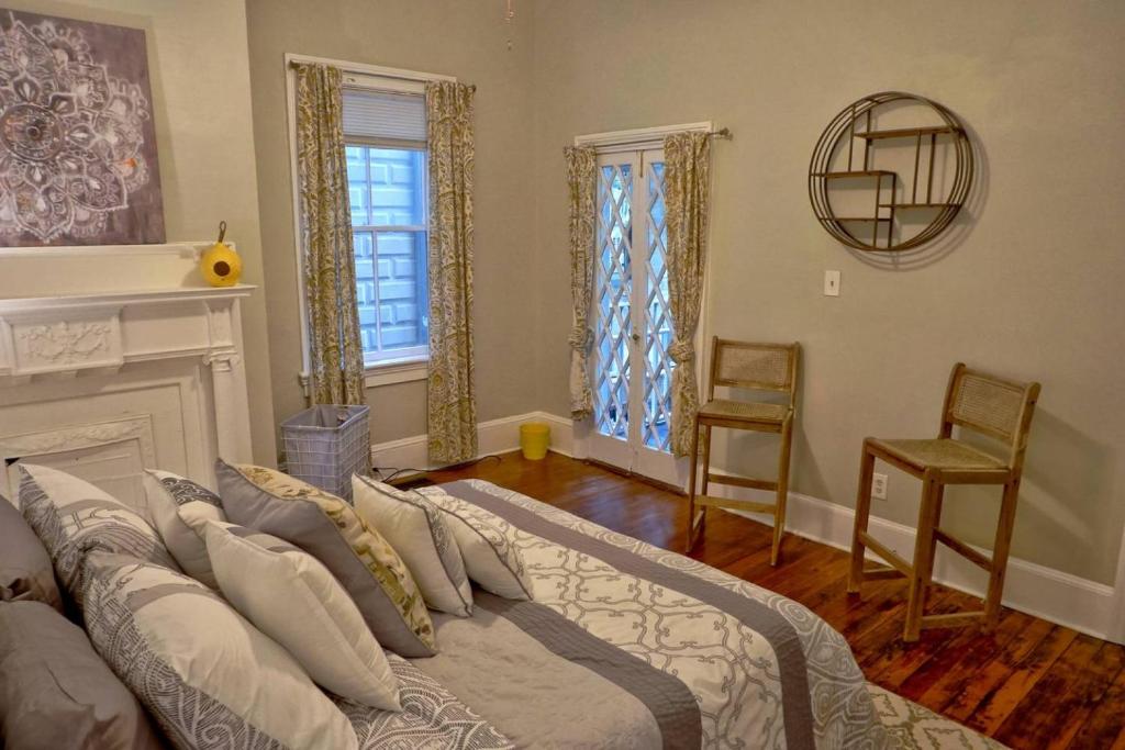 Beautiful 6 Bed 5 Bath Historic Savannah Home - thumb 2