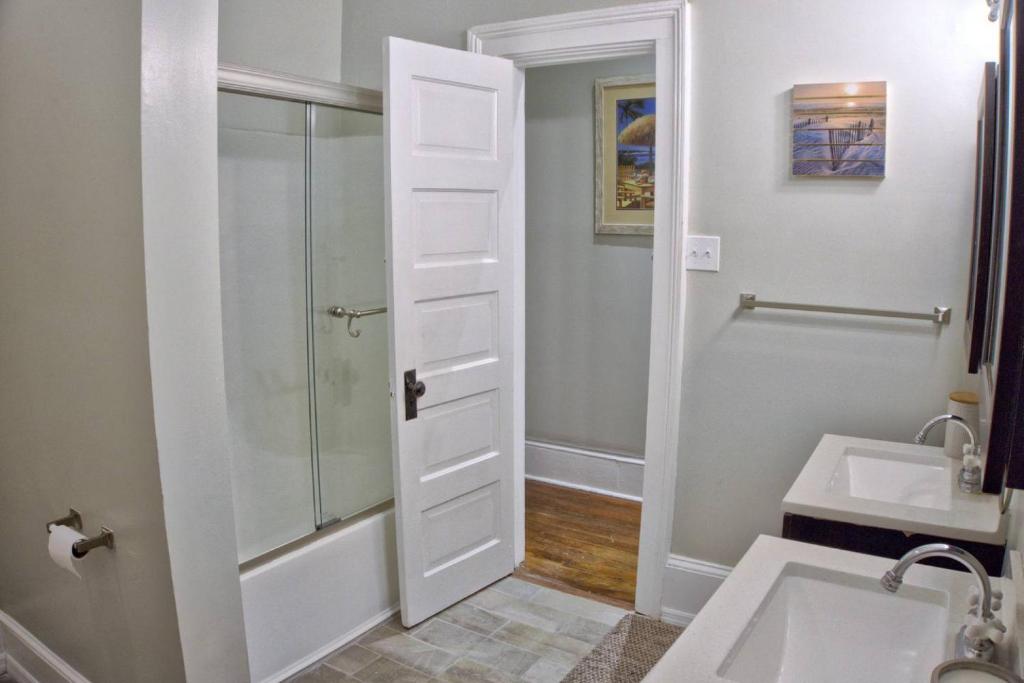 Beautiful 6 Bed 5 Bath Historic Savannah Home - thumb 5