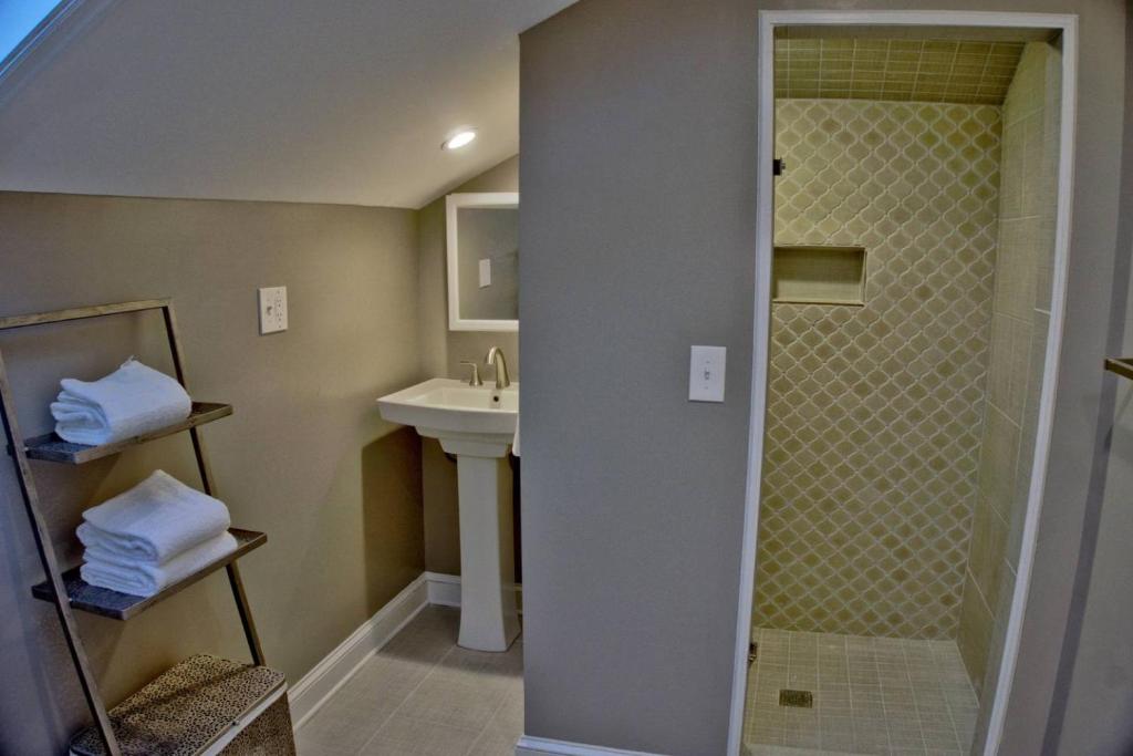 Beautiful 6 Bed 5 Bath Historic Savannah Home - thumb 4