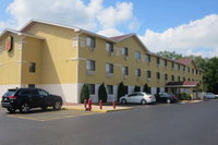 Super 8 by Wyndham Mundelein/Libertyville Area