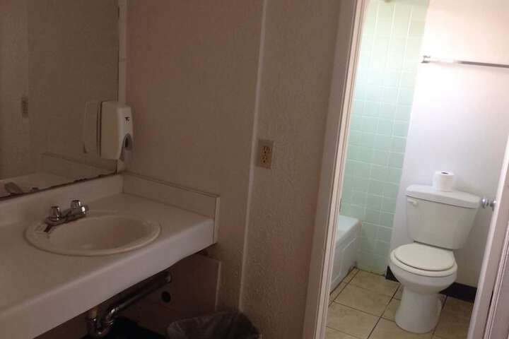 Camlot Inn - thumb 5