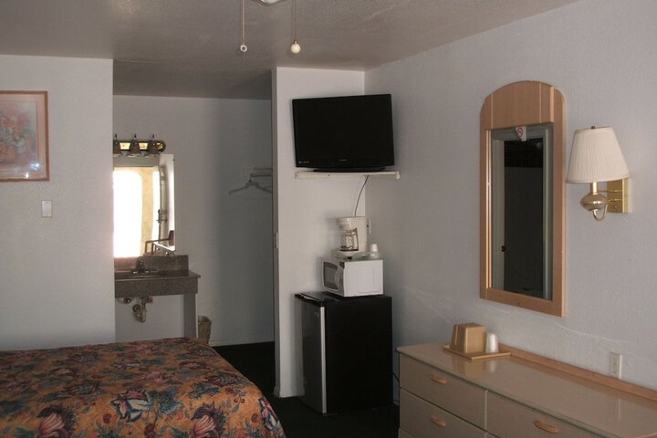 Camlot Inn - thumb 3