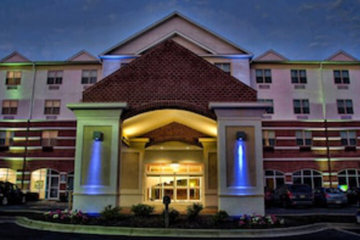 Holiday Inn Express La Plata, An IHG Hotel - thumb 0