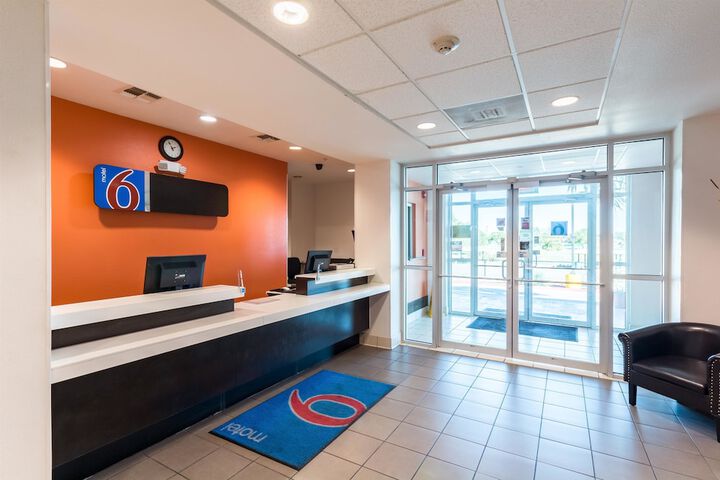 Motel 6 Eagle Pass, TX - Lakeside - thumb 7
