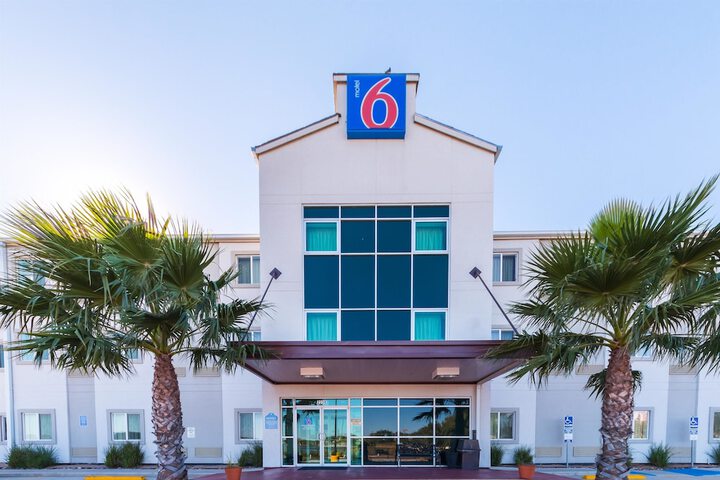 Motel 6 Eagle Pass, TX - Lakeside - thumb 1