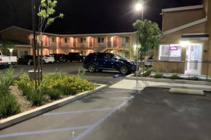 Desert Inn Motel - thumb 0