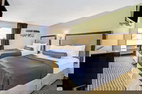 Days Inn by Wyndham Great Lakes - N. Chicago