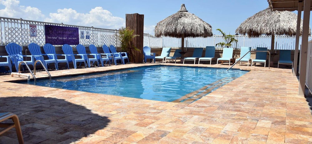 Rooftop Resort - Clothing Optional - Adult Only - thumb 1