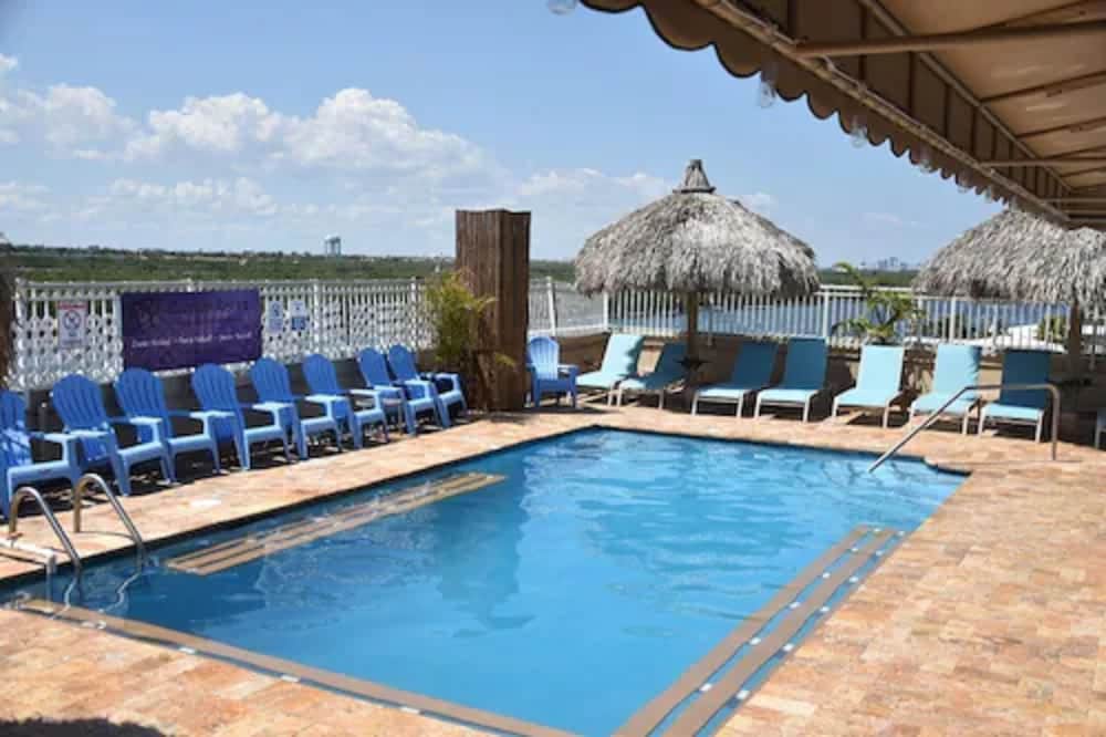 Rooftop Resort - Clothing Optional - Adult Only - thumb 2