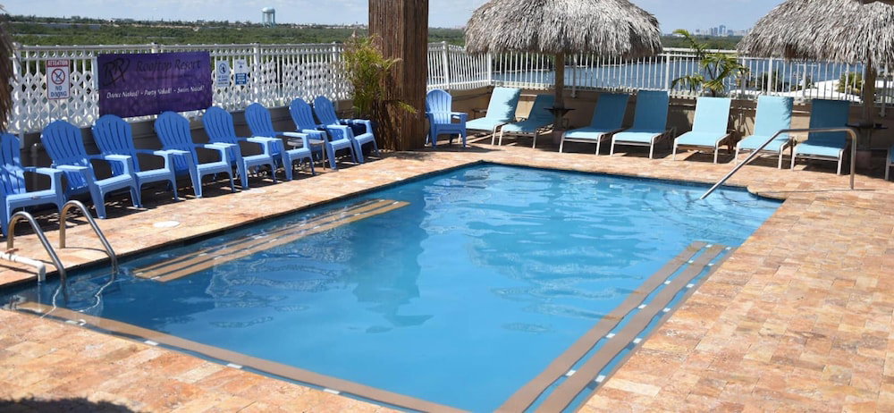 Rooftop Resort - Clothing Optional - Adult Only - thumb 3