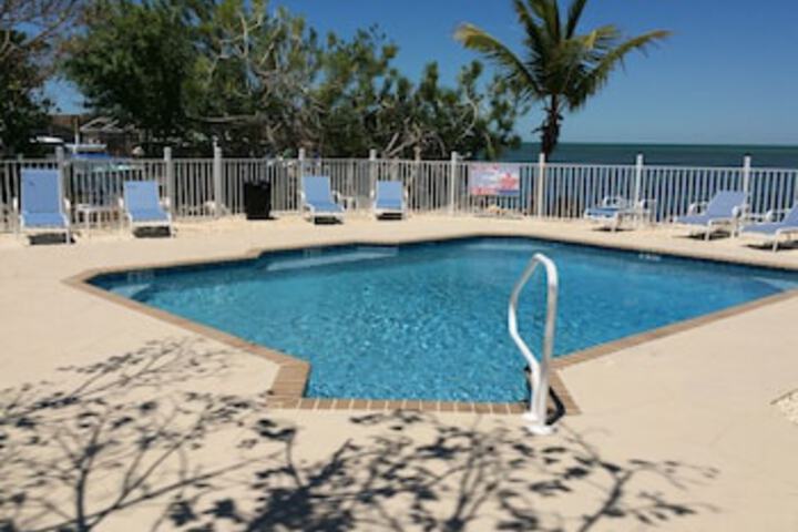 Captain Pips Marina & Hideaway