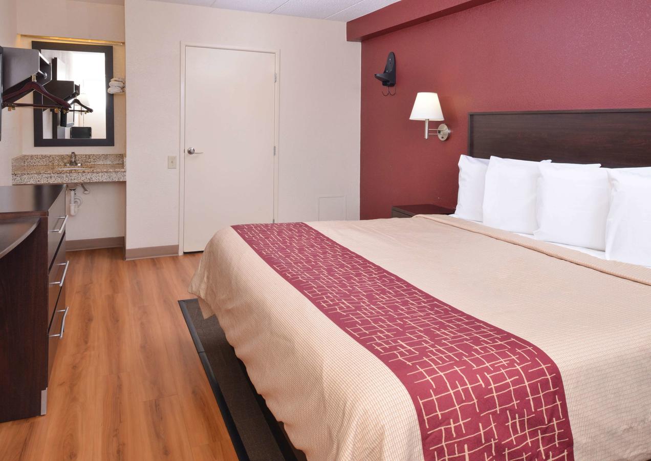 Red Roof Inn Champaign - University - thumb 28