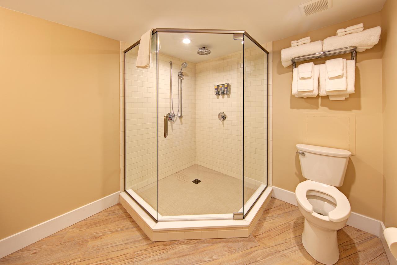 Commander Hotel & Suites - thumb 20