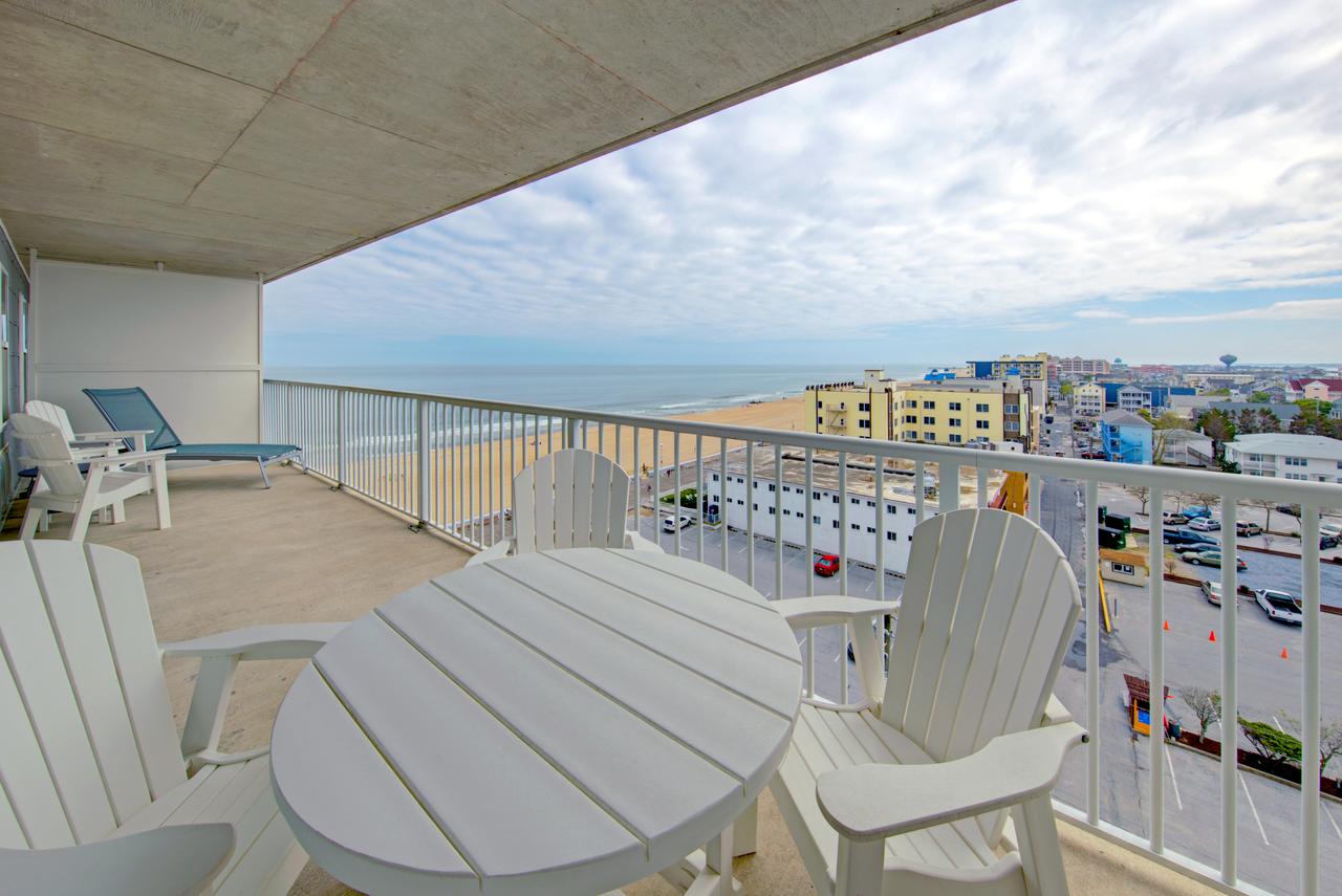 Commander Hotel & Suites - thumb 1