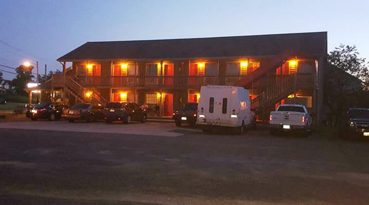 Long Branch Motel - thumb 0
