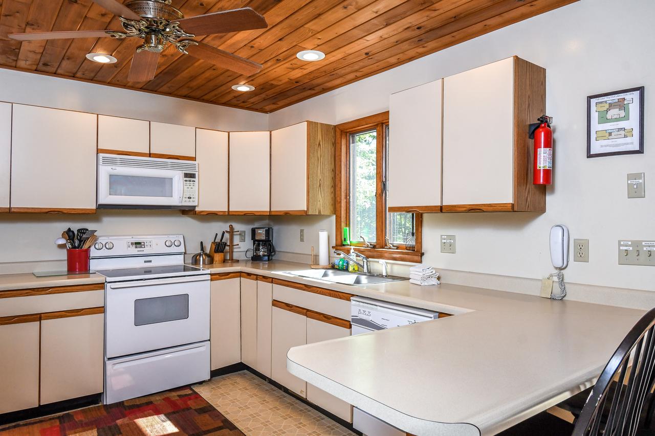 Cedar Ridge Three-Bedroom Holiday Home - thumb 12