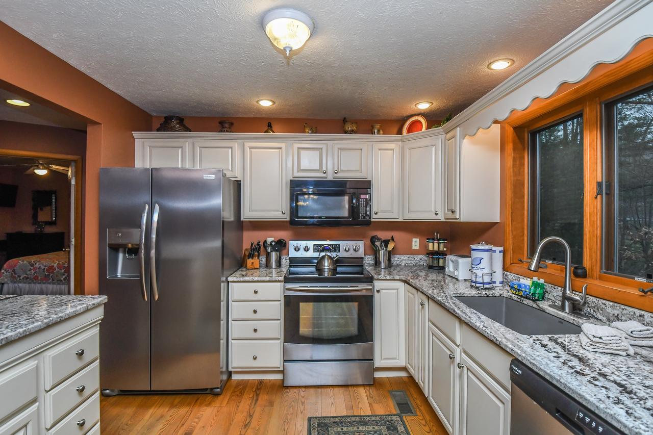 American Pride Five-Bedroom Holiday Home - thumb 10