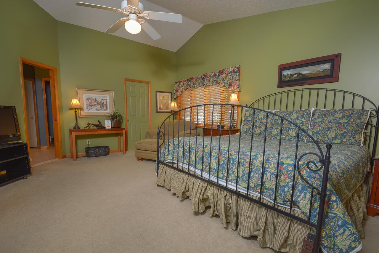 American Pride Five-Bedroom Holiday Home - thumb 38