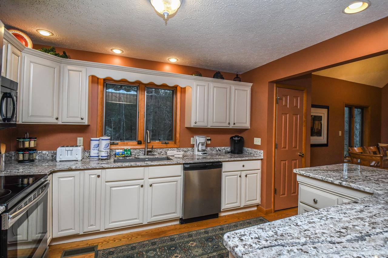 American Pride Five-Bedroom Holiday Home - thumb 11