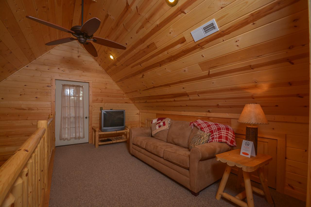 Grin Inn Bear It Three-Bedroom Holiday Home - thumb 21