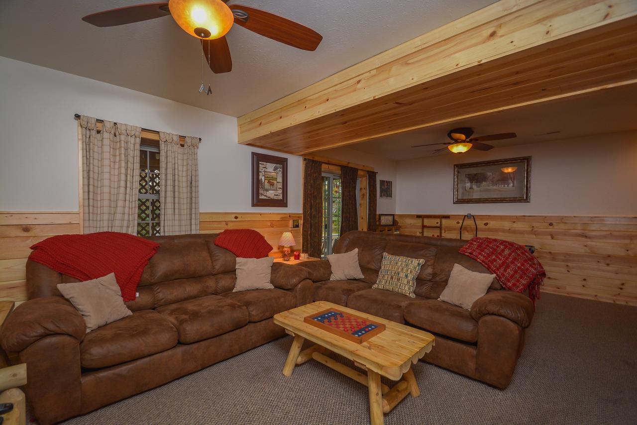 Grin Inn Bear It Three-Bedroom Holiday Home - thumb 17