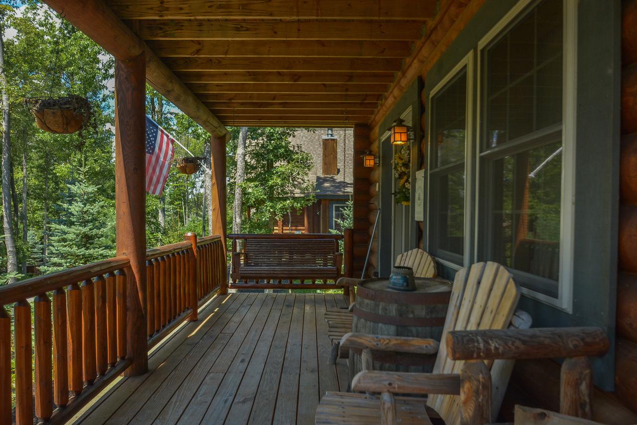 Grin Inn Bear It Three-Bedroom Holiday Home - thumb 0
