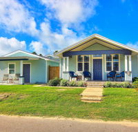 Walk to Beach From Outstanding Classic Residence - Accommodation Florida