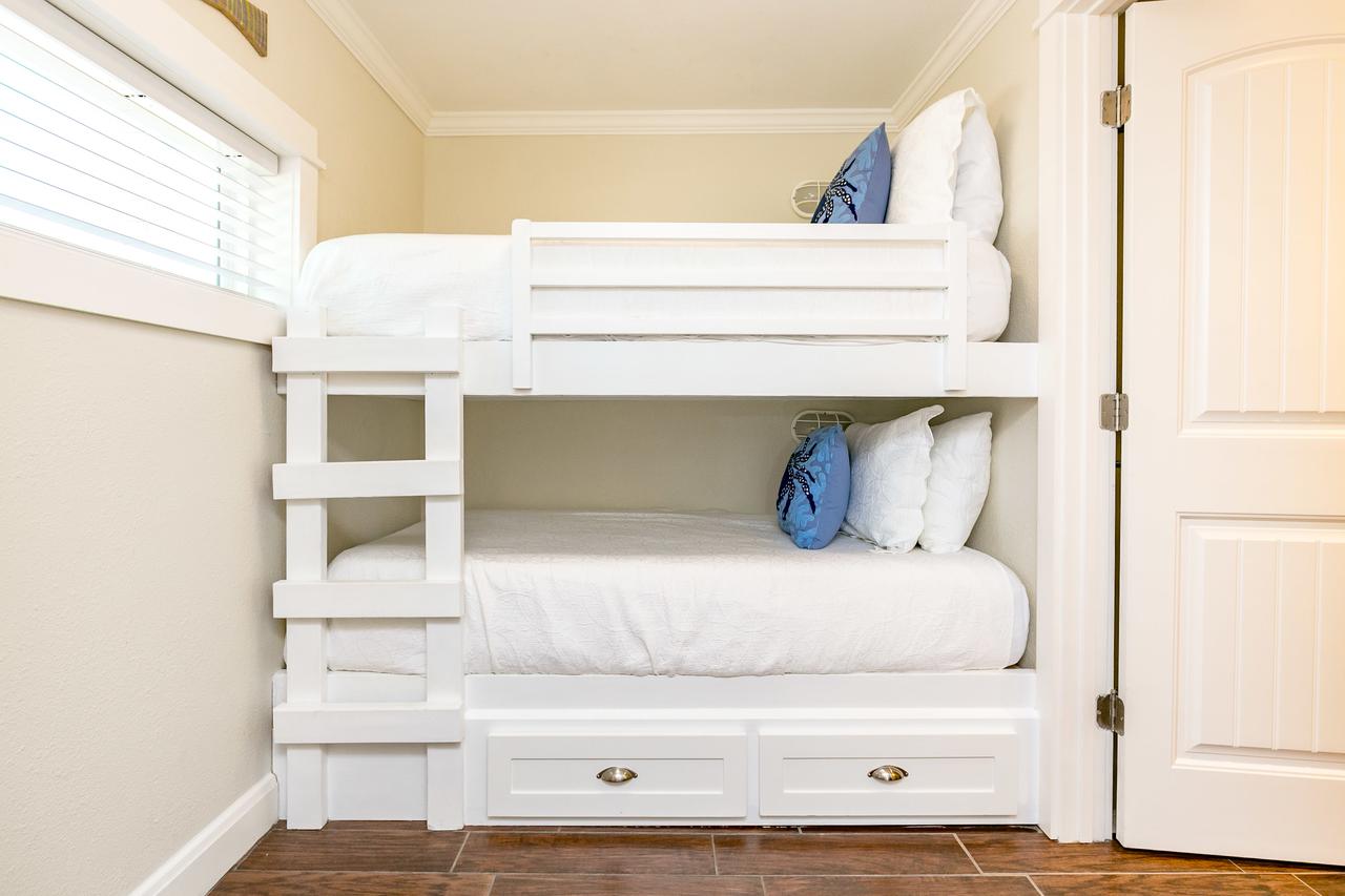 Beachfront Beauty In Port Aransas - thumb 8