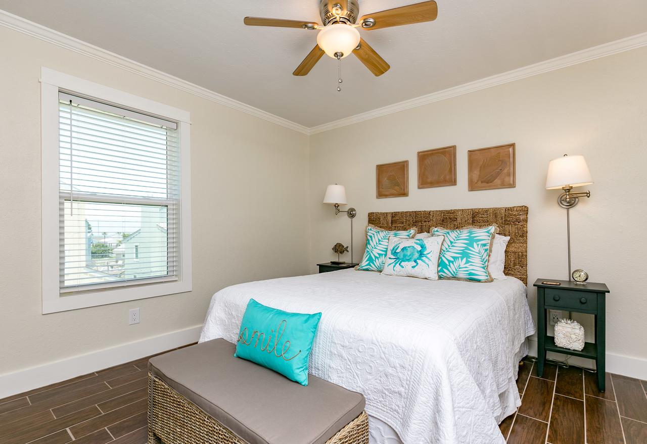 Beachfront Beauty In Port Aransas - thumb 18