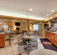 Super 8 by Wyndham North Platte - Accommodation Florida