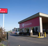 Ramada by Wyndham Bismarck - Accommodation Florida