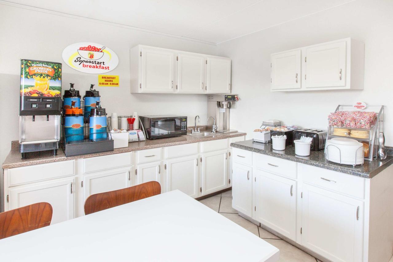 Super 8 By Wyndham Millbury/Toledo - thumb 3