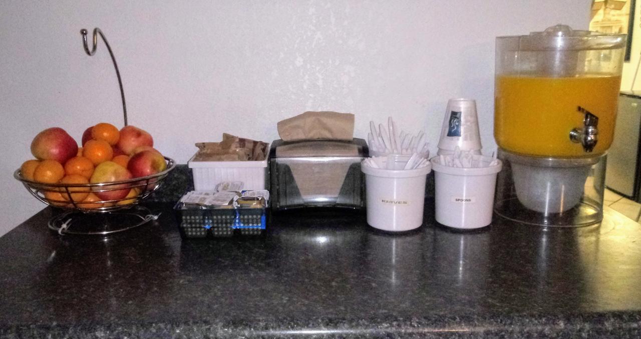 Super 8 By Wyndham Millbury/Toledo - thumb 18