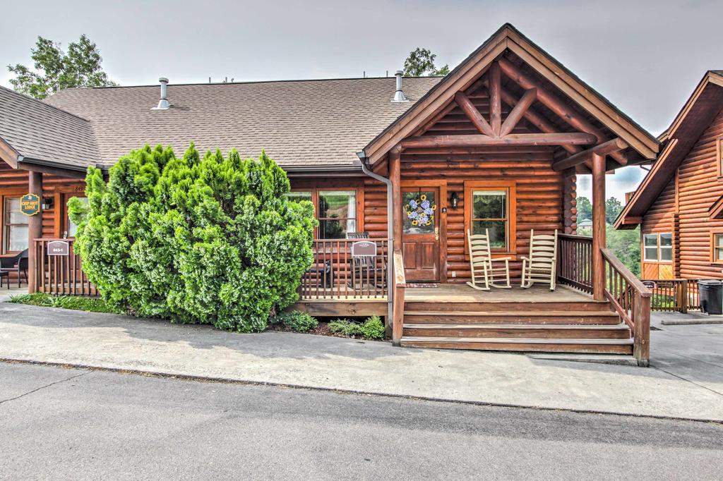 'Easy Life' Pigeon Forge Home With Views & Hot Tub! - thumb 0