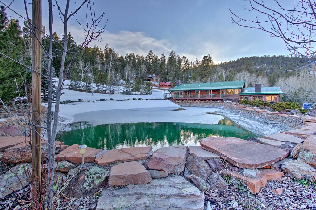 'The Lodge' At Snover Lodge And Stables In Greer! - thumb 2