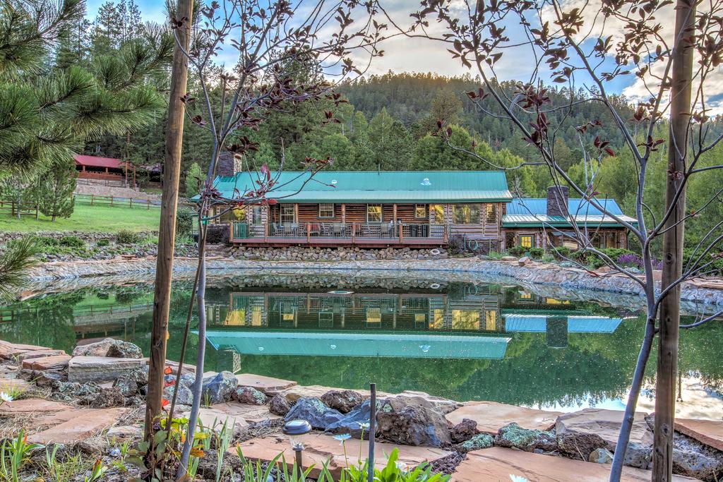 'The Lodge' At Snover Lodge And Stables In Greer! - thumb 0