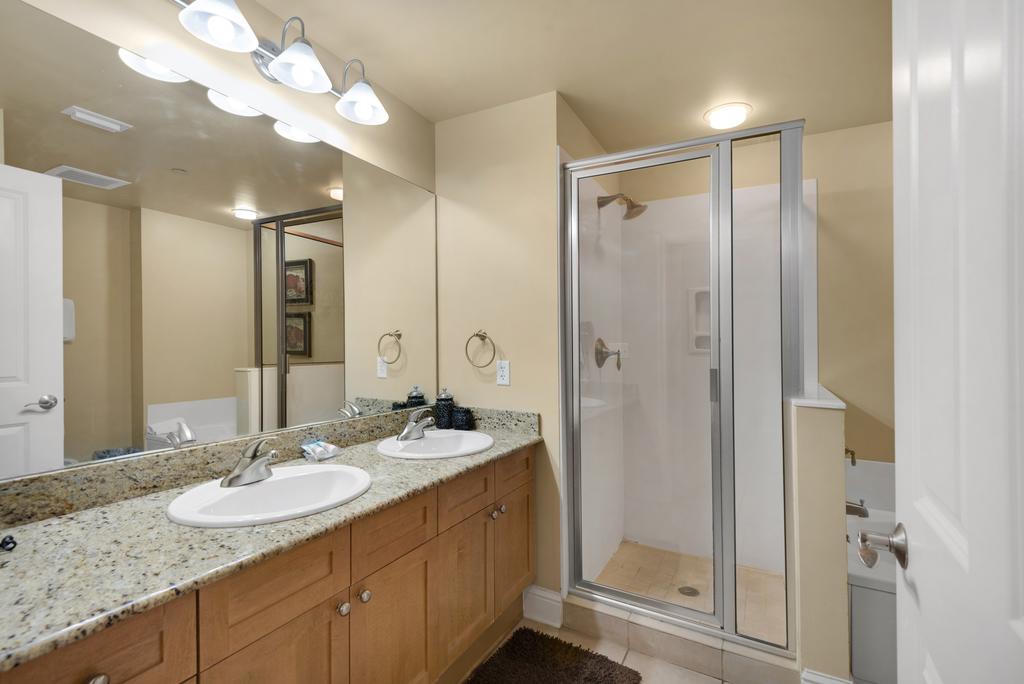 0204 - 2B/2 Bath With Bunks - Gulf Front Balcony - Living Room Faces The Gulf - thumb 1