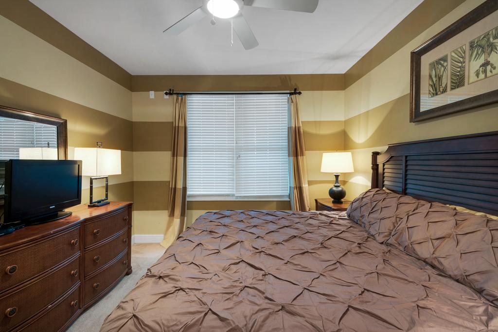 0305 - 2B/2 Bath With Bunks - Gulf Front Balcony - Living Room Faces The Gulf - thumb 3