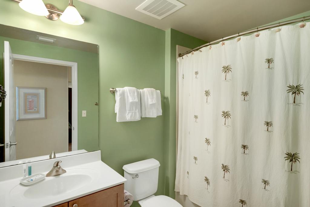 0608 -1B/2 Bath With Bonus Room. Master Bedroom & Living Room Face The Gulf! - thumb 1