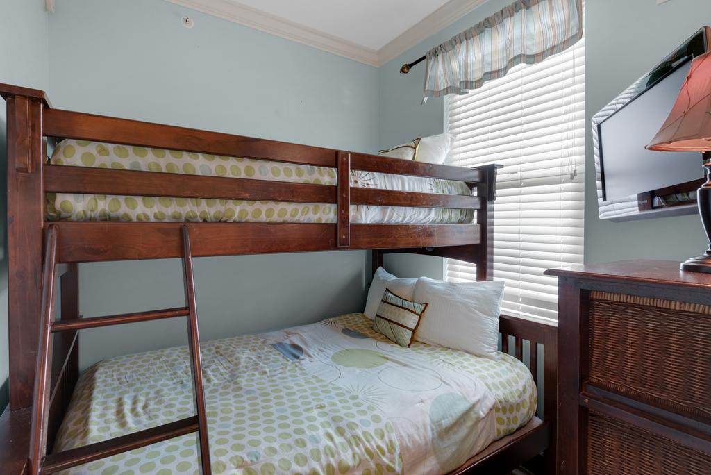 0806 - 1B/2 Bath With Bonus Room. Master Bedroom & Living Room Face The Gulf! - thumb 3